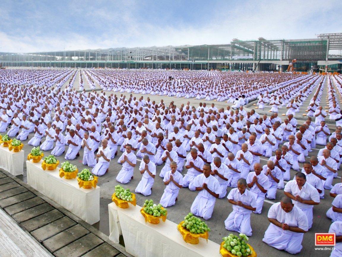 ภาพพื้นหลัง No.435:บวชพระแสนรูปเข้าพรรษา