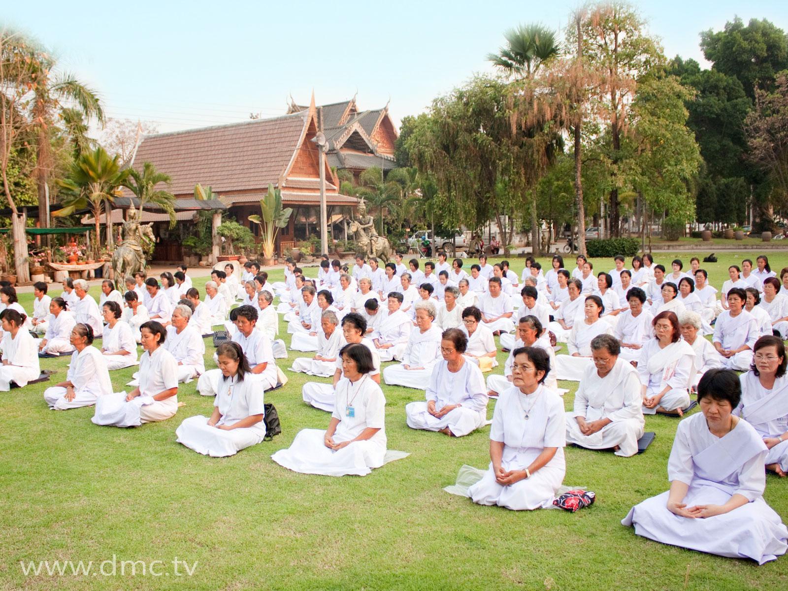 ภาพพื้นหลัง No.585:อุบาสิกาแก้ว 1 ล้านคน ธ.ค.53