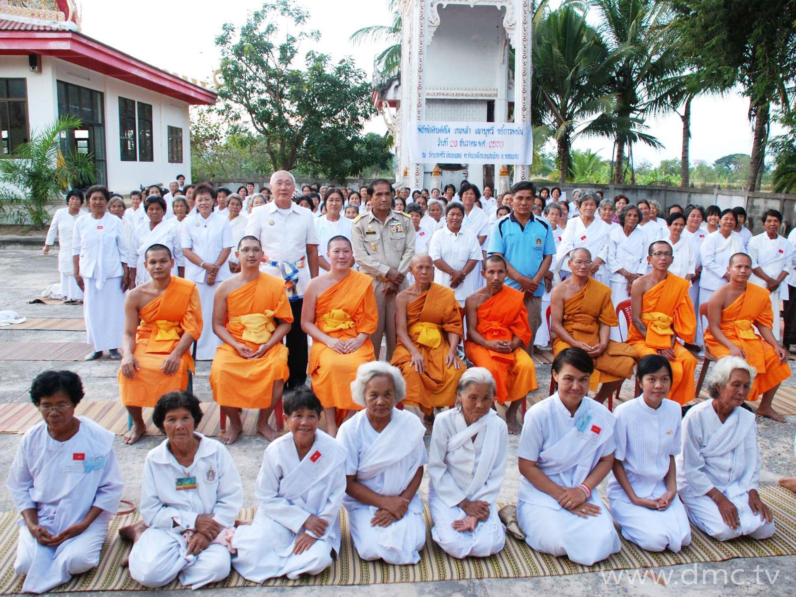 ภาพพื้นหลัง No.598:อุบาสิกาแก้ว 1 ล้านคน ธ.ค.53