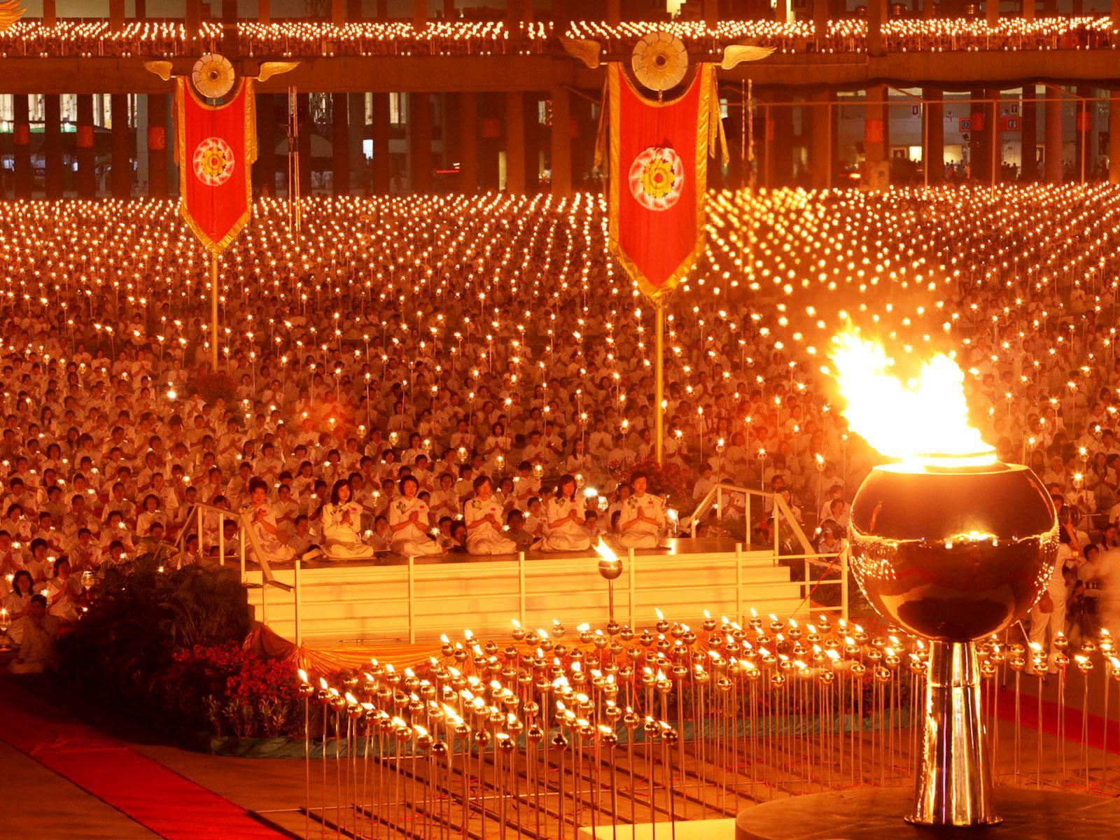 ภาพพื้นหลัง No.607:อุบาสิกาแก้ว 1 ล้านคน ธ.ค.53