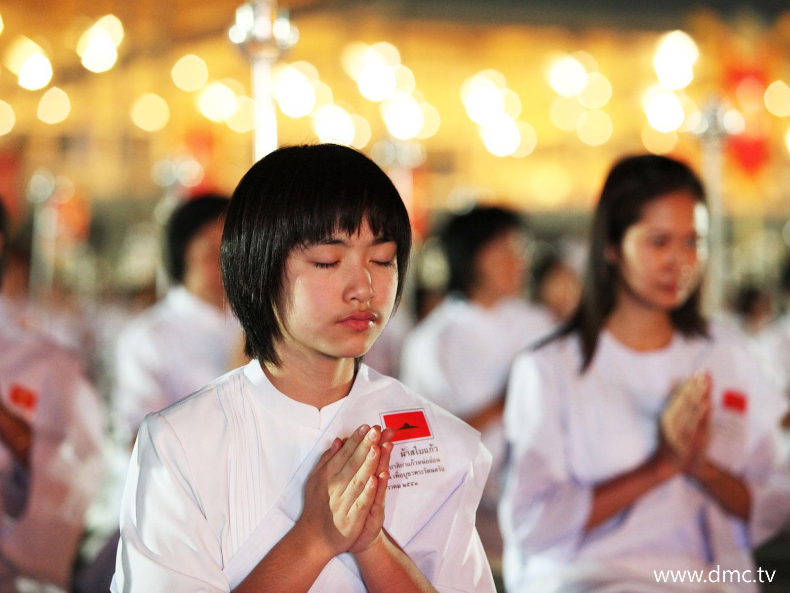 ภาพพื้นหลัง No.622:อุบาสิกาแก้ว 1 ล้านคน ธ.ค.53