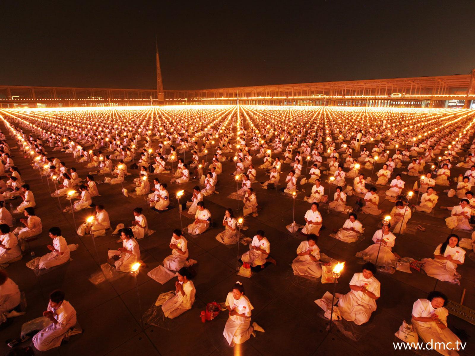 ภาพพื้นหลัง No.626:อุบาสิกาแก้ว 1 ล้านคน ธ.ค.53