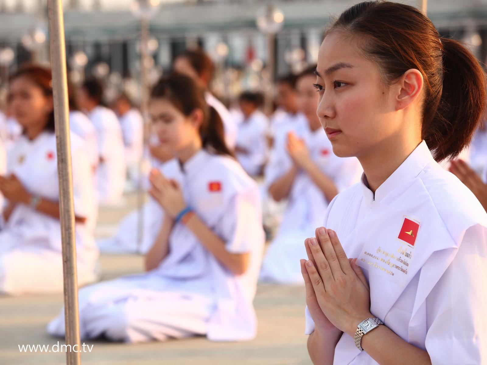 ภาพพื้นหลัง No.633:อุบาสิกาแก้ว 1 ล้านคน ธ.ค.53