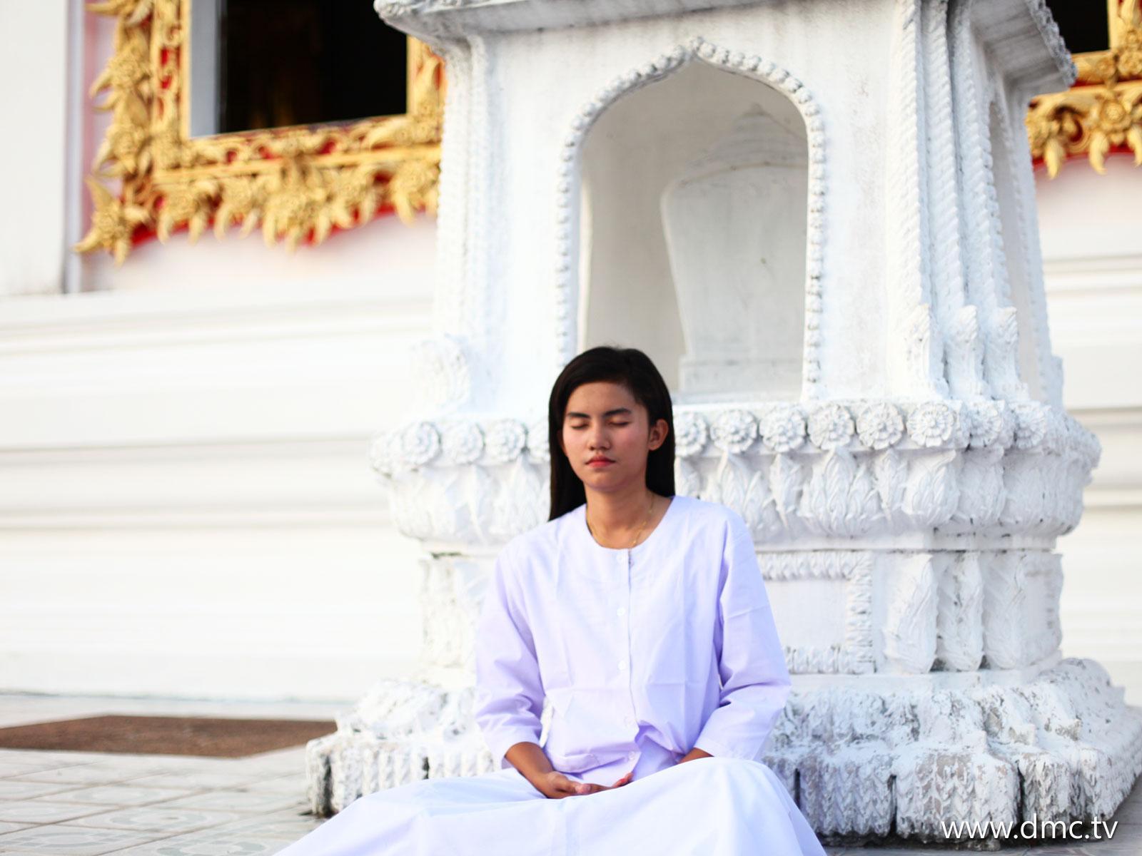 ภาพพื้นหลัง No.634:อุบาสิกาแก้ว 1 ล้านคน ธ.ค.53