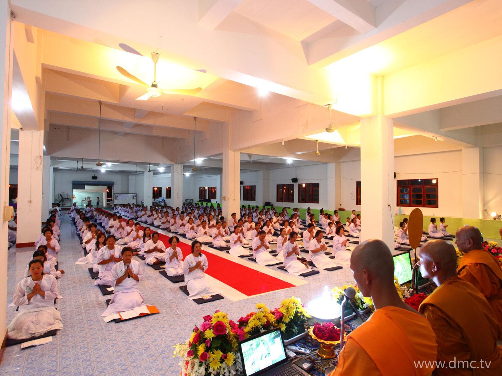 ภาพพื้นหลัง No.636:อุบาสิกาแก้ว 1 ล้านคน ธ.ค.53