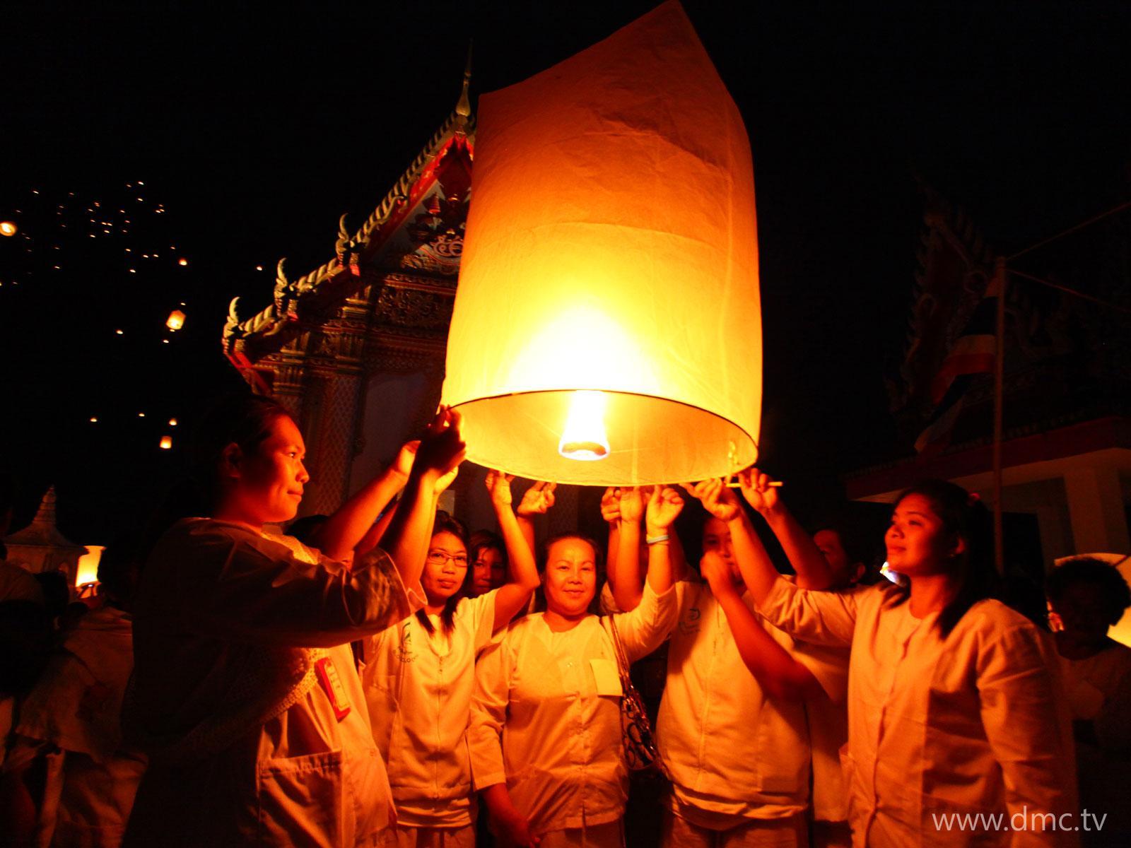 ภาพพื้นหลัง No.637:อุบาสิกาแก้ว 1 ล้านคน ธ.ค.53