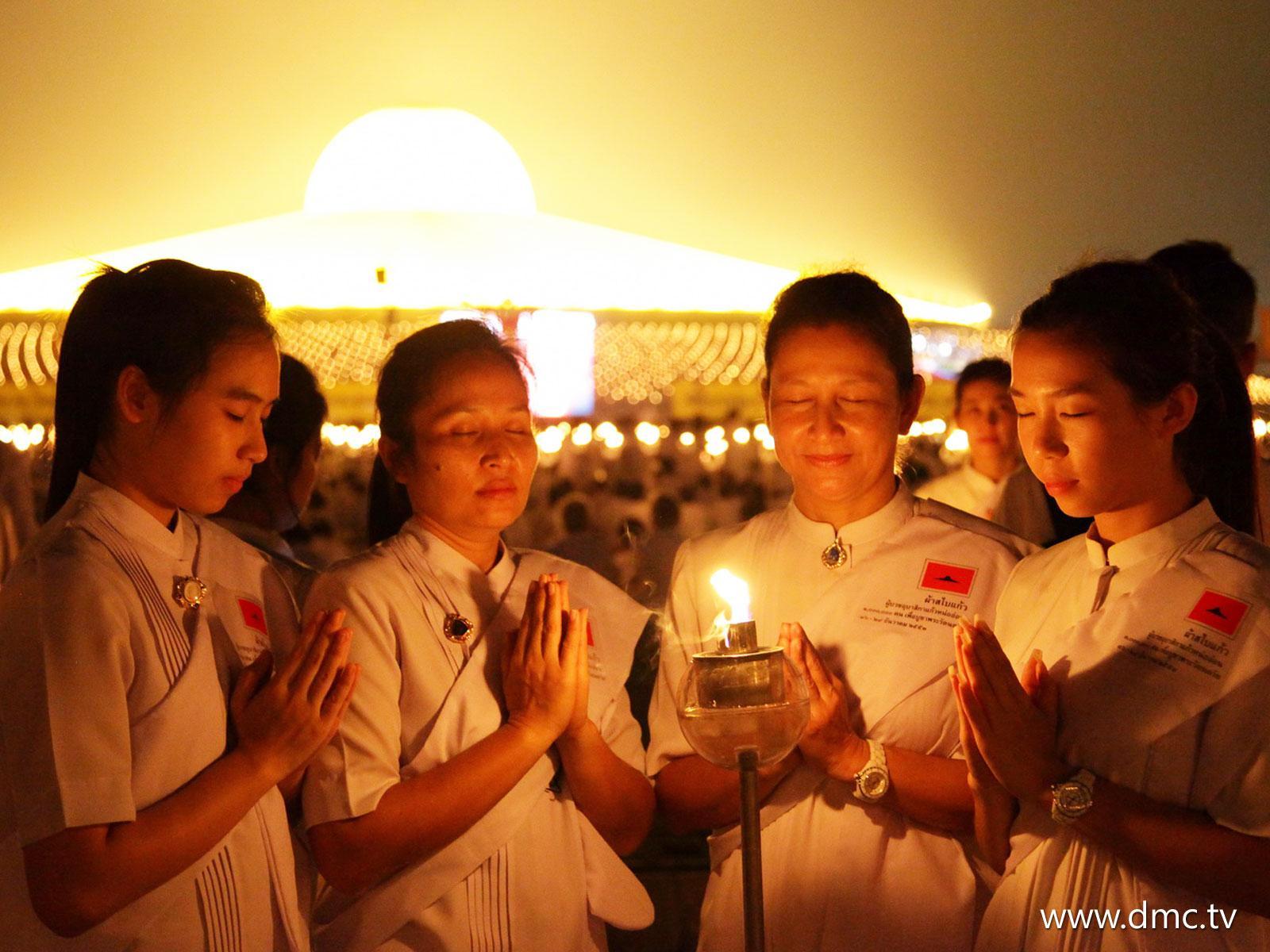 ภาพพื้นหลัง No.659:อุบาสิกาแก้ว 1 ล้านคน ธ.ค.53