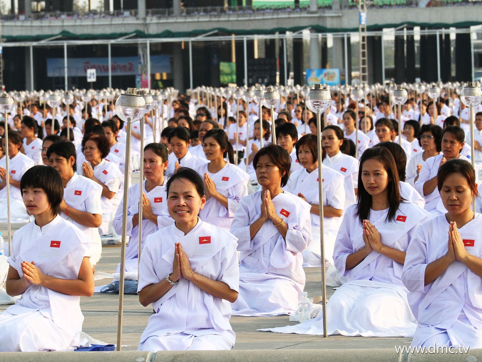 ภาพพื้นหลัง No.673:อุบาสิกาแก้ว 1 ล้านคน ธ.ค.53