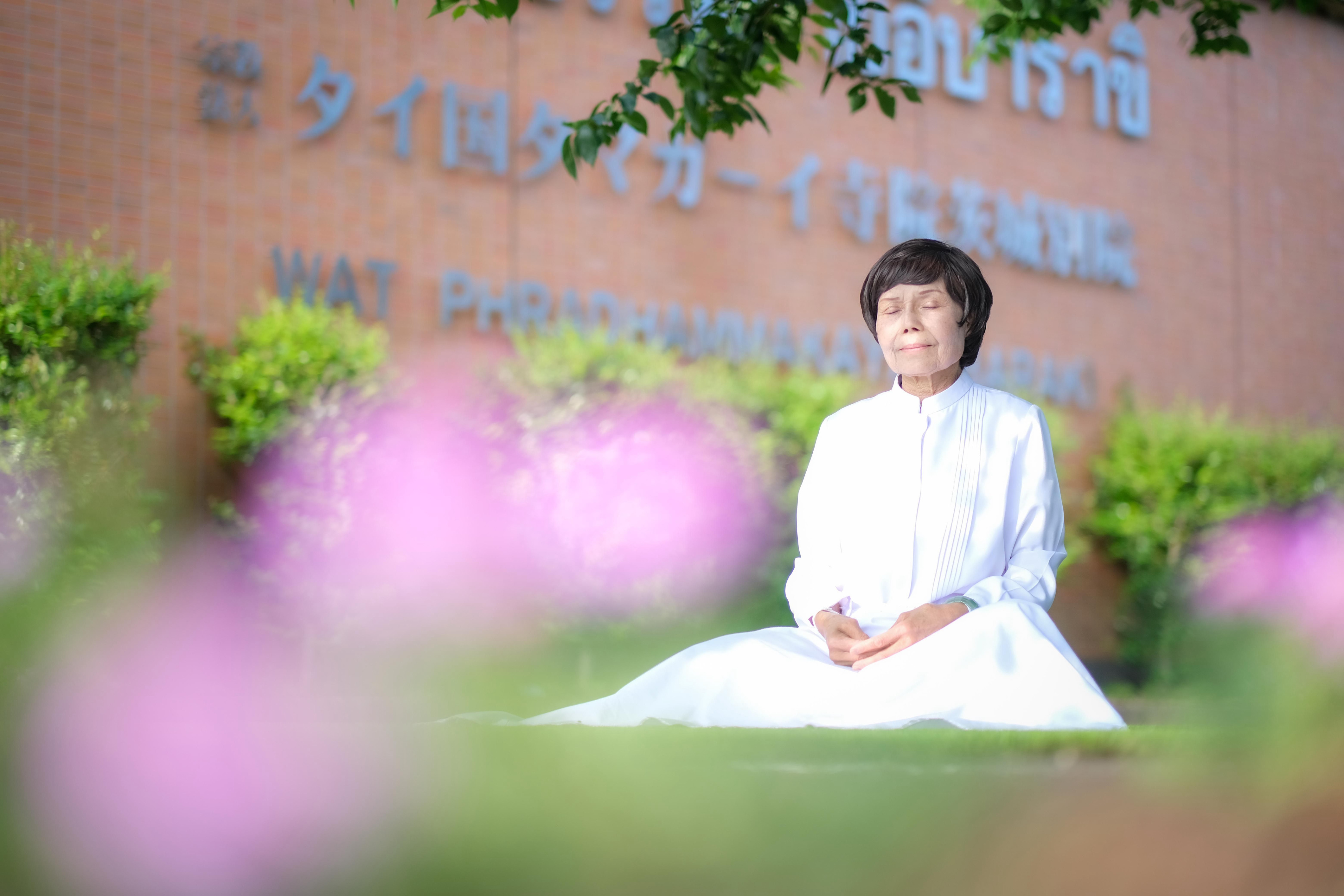 การทำสมาธิที่วัดพระธรรมกาย
