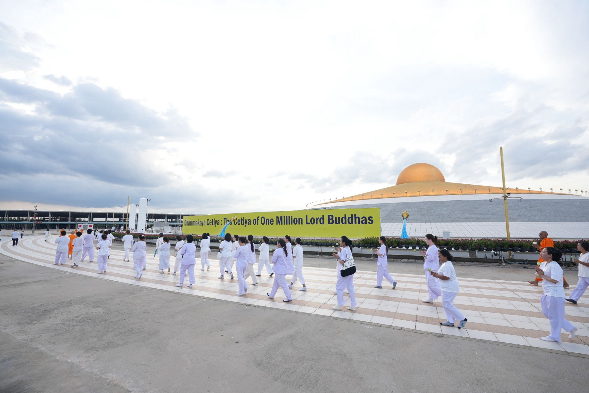 การเดินขบวนเพื่อพระพุทธเจ้าล้านองค์
