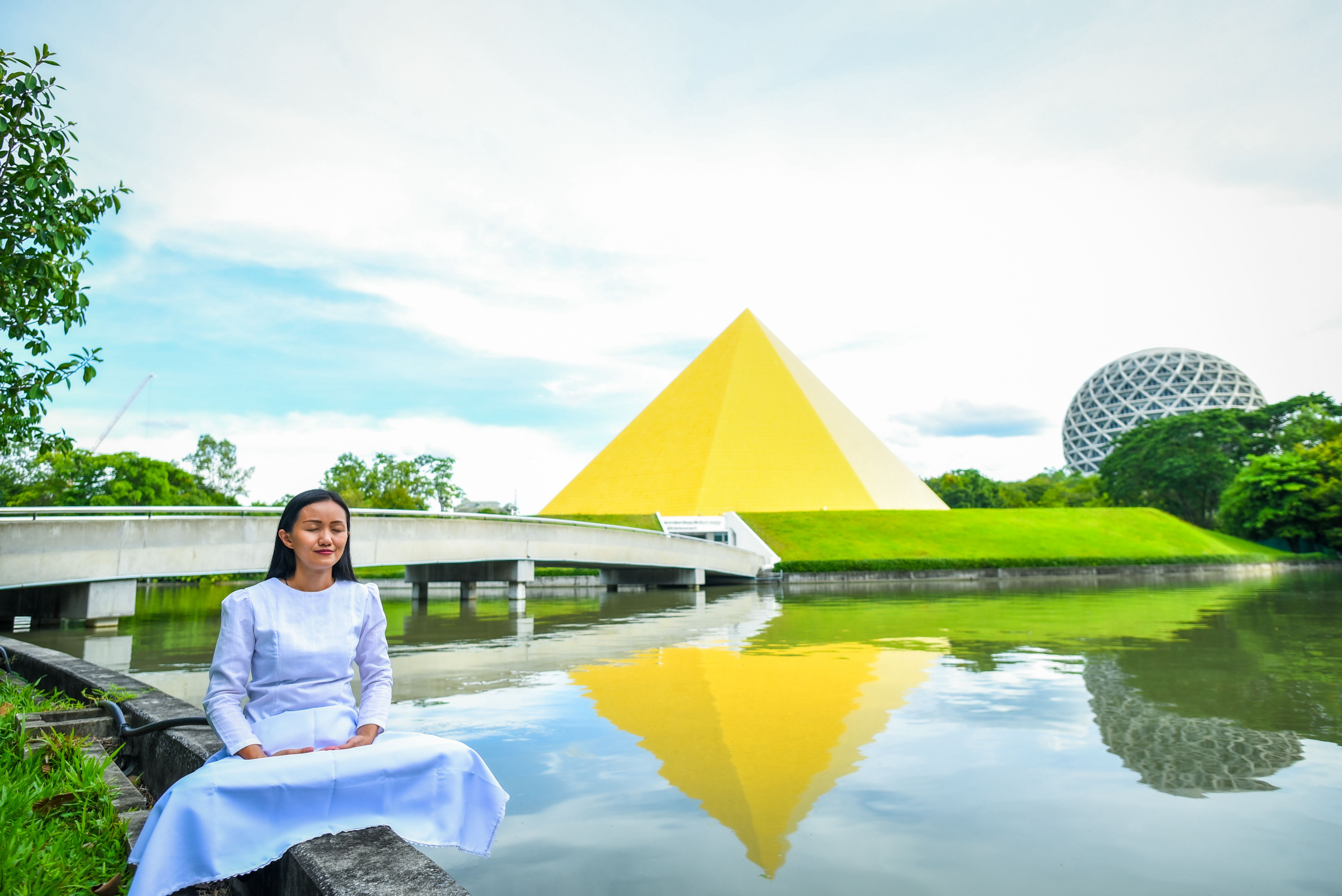 การนั่งสมาธิท่ามกลางธรรมชาติ