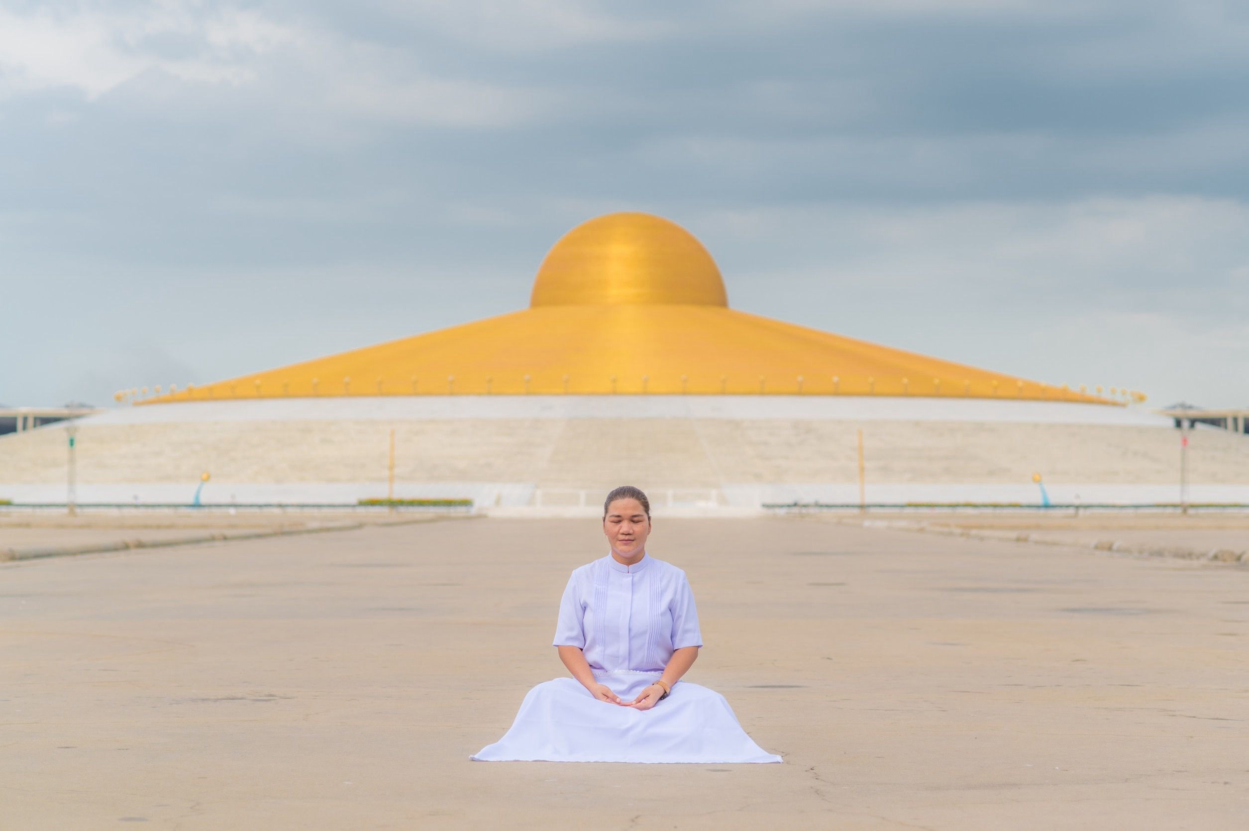การนั่งสมาธิที่พระพุทธมณี