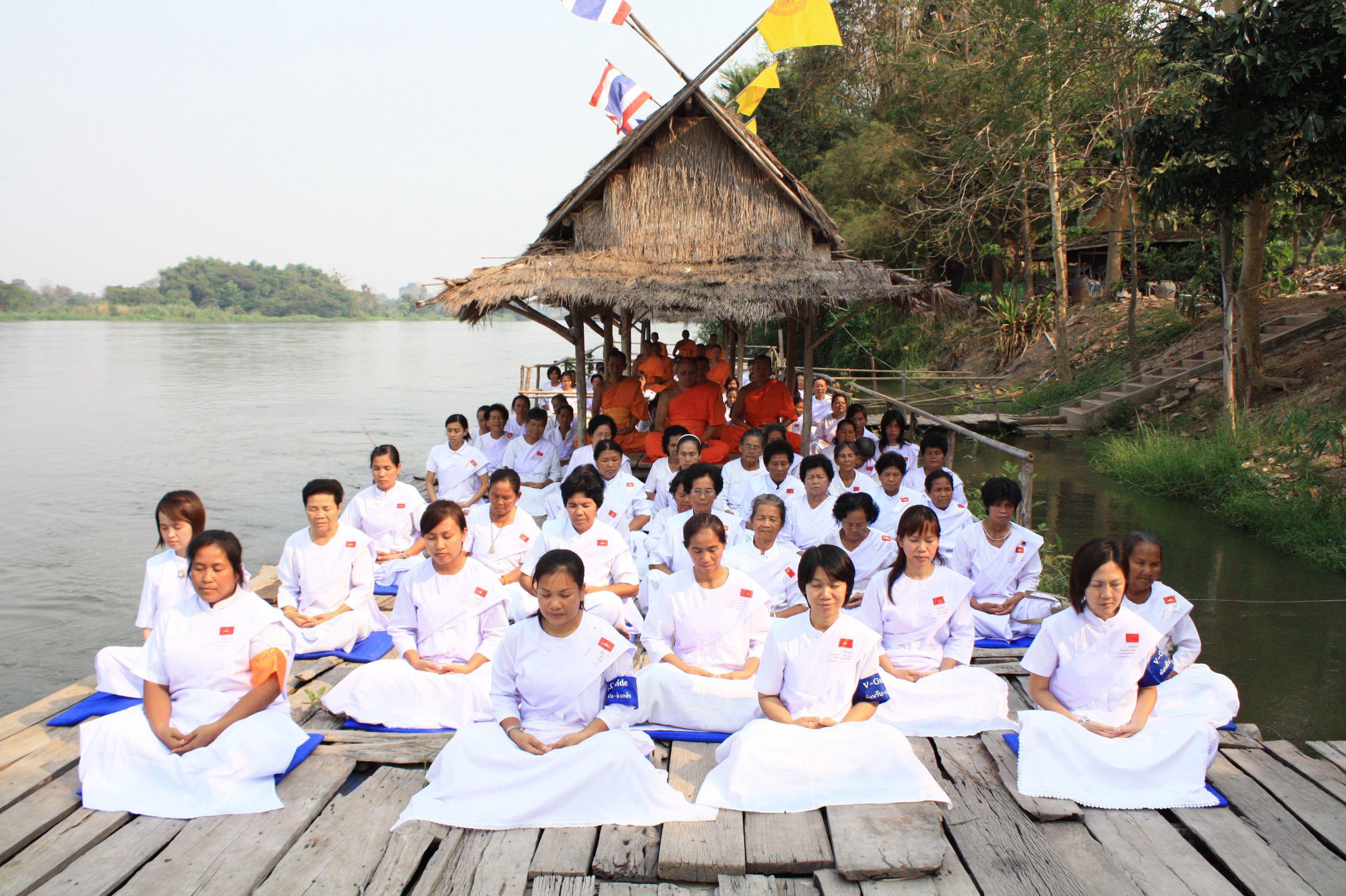 การทำสมาธิริมแม่น้ำ