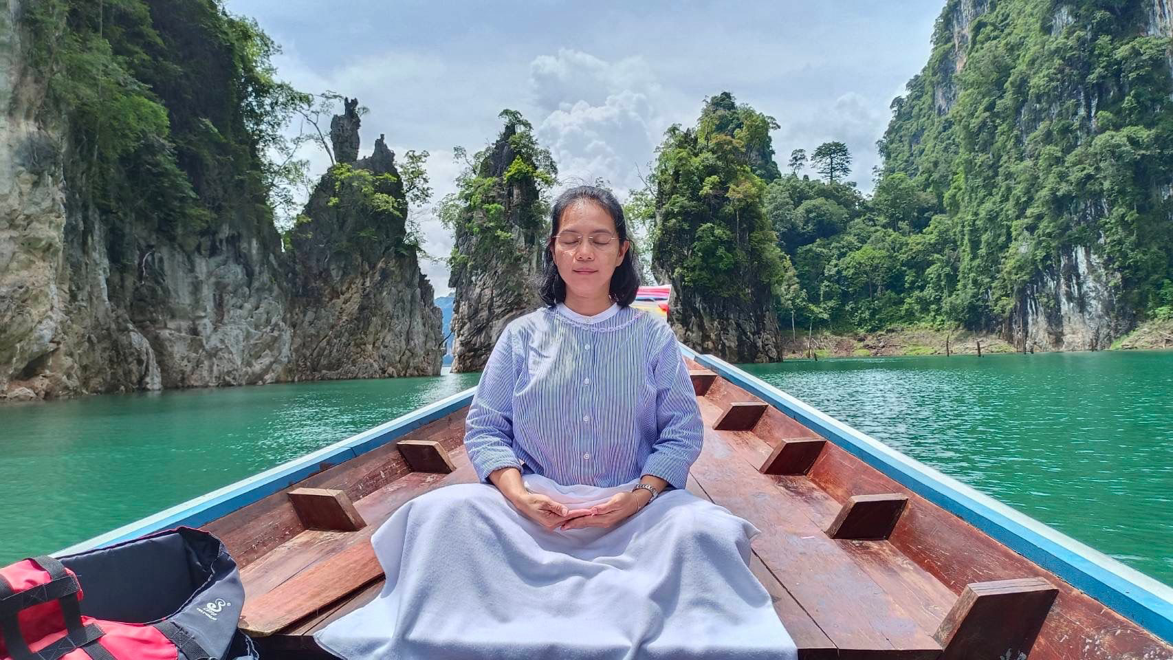 การนั่งสมาธิกลางธรรมชาติ