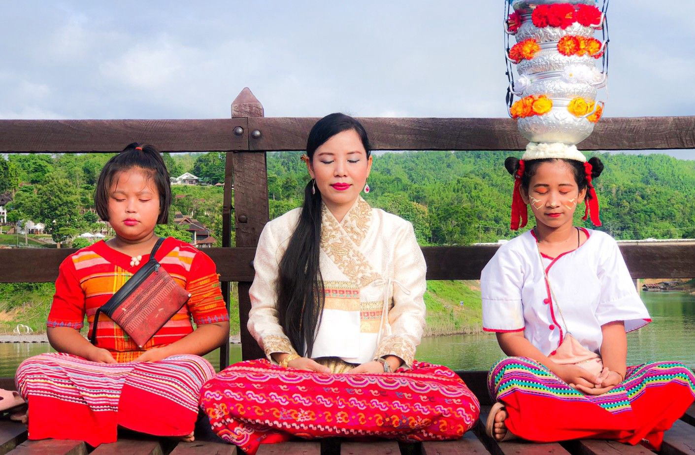 พิธีกรรมประเพณีทรงกลดและสมาธิในชุมชนชนเผ่า
