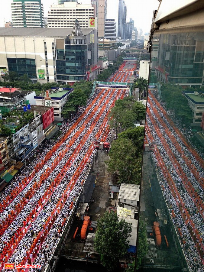 The Offering of Food to Two Million Monks from 77 Provinces in Thailand