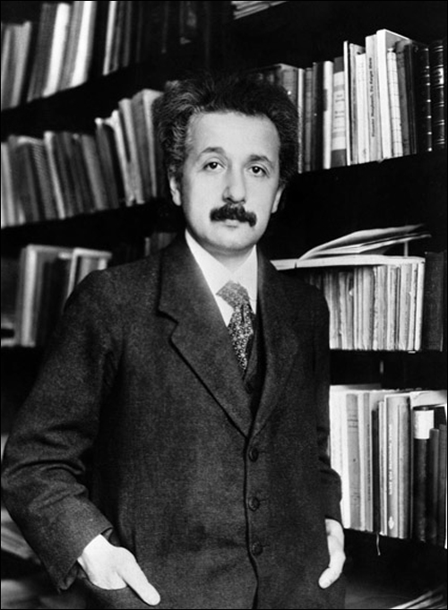 อัลเบิร์ต ไอน์สไตน์ นักฟิสิกส์ ชาวเยอรมัน ผู้เสนอทฤษฏีสัมพันธภาพ