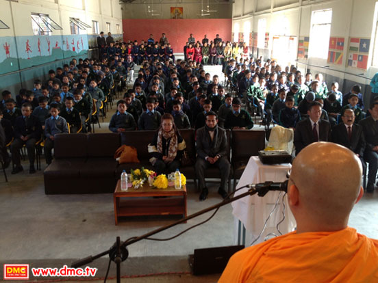 ให้นักเรียนในโรงเรียนของคุณเนอวาน่านั่งสมาธิ