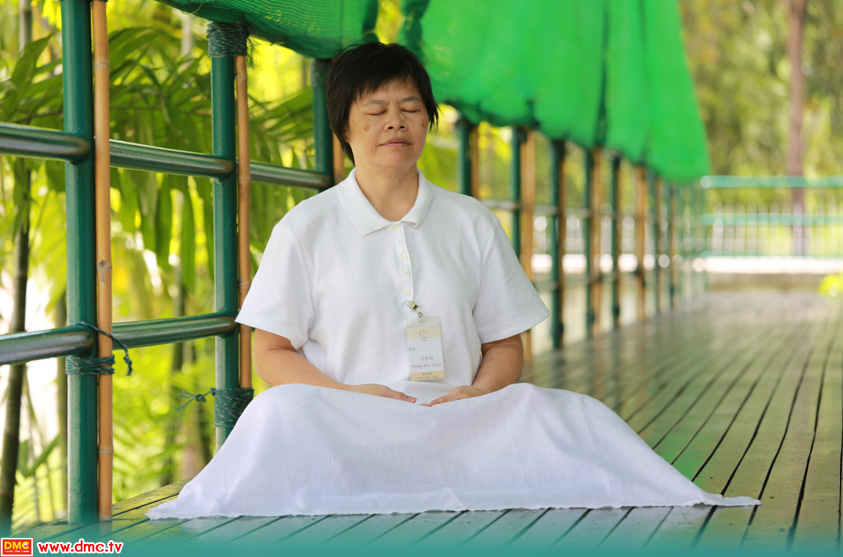 กัลฯ ฟาง จิน ไฉ่  ชาวสิงคโปร์ “ฉันอธิษฐานจิตขอให้ได้มาเป็นอาสาสมัครที่วัดพระธรรมกายประเทศไทยค่ะ”