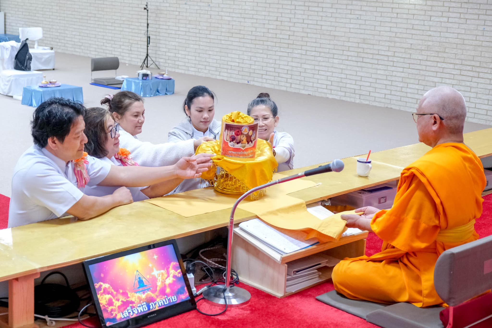 วัดพระธรรมกายเท็กซัส จัดพิธีถวายสุขพิมานเคลื่อนที่