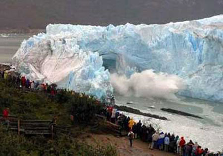 การพังทลายของธารน้ำแข็ง "ไวท์ ไจแอนท์" แห่งอาร์เจนตินา 