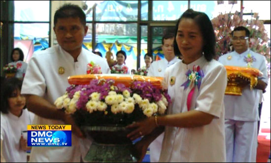 พิธีทอดผ้าป่า