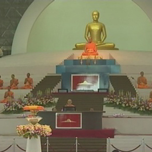 วัดพระธรรมกายจัดพิธีอธิษฐานผ้าไตรกฐินอัครบรมจักรพรรดิ