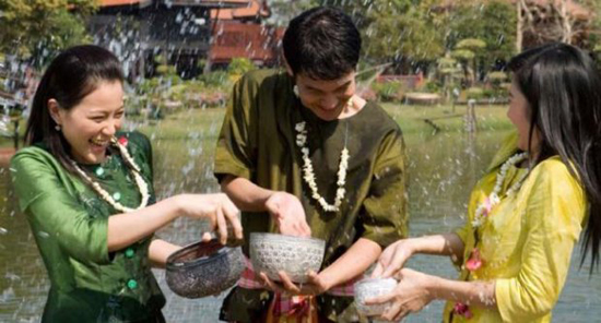Songkran Festival = เทศกาลสงกรานต์ 