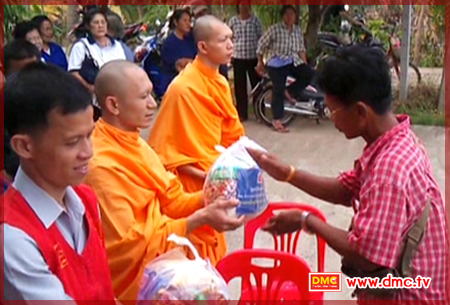 มูลนิธิธรรมกายช่วยผู้ประสบภัยน้ำท่วม อยุธยา มูลนิธิธรรมกายช่วยผู้ประสบภัยน้ำท่วม อยุธยา