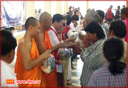 มูลนิธิธรรมกายช่วยเหลือผู้ประสบภัยน้ำท่วม อำเภอสองพี่น้อง มูลนิธิธรรมกายช่วยเหลือผู้ประสบภัยน้ำท่วม อำเภอสองพี่น้อง