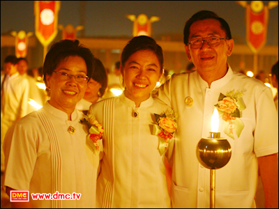 กัลฯดูวิยาน่า ฮานีจายาติ (คนกลาง) กัลฯดูวิยาน่า ฮานีจายาติ (คนกลาง)