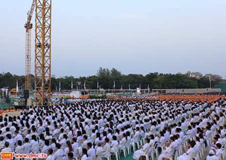 เหล่าศิษยานุศิษย์น้อมนำใจระลึกถึงคุณของมหาปูชนียาจารย์ทั้งสาม เหล่าศิษยานุศิษย์น้อมนำใจระลึกถึงคุณของมหาปูชนียาจารย์ทั้งสาม