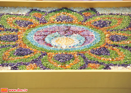 ดวงแก้วทุกดวงที่ได้ร่วมวาง รัตนชาติทุกชิ้นที่ได้ร่วมโปรย นับเป็นจุดเริ่มสำคัญในการร่วมสถาปนาอาคาร 100 ปีคุณยายฯ ให้แล้วเสร็จโดยเร็ววัน ดวงแก้วทุกดวงที่ได้ร่วมวาง รัตนชาติทุกชิ้นที่ได้ร่วมโปรย นับเป็นจุดเริ่มสำคัญในการร่วมสถาปนาอาคาร 100 ปีคุณยายฯ ให้แล้วเสร็จโดยเร็ววัน