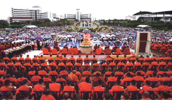 ตักบาตรธรรมศาสตร์ ตักบาตรธรรมศาสตร์