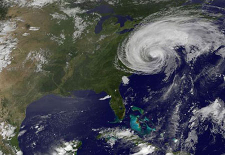 พายุเฮอริเคนไอรีนกำลังก่อตัวพัดถล่มสหรัฐ