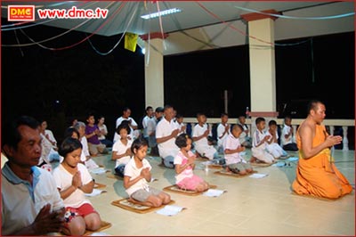 Leading club members and other students to do community service at local kalyanamitra Temples