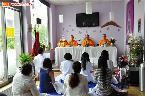  รับฟังบทธรรมะจากพระอาจารย์ 