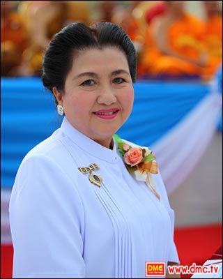 โยมน้าวัลภา  ถมยา (นางงามบ้านแป้ง)
