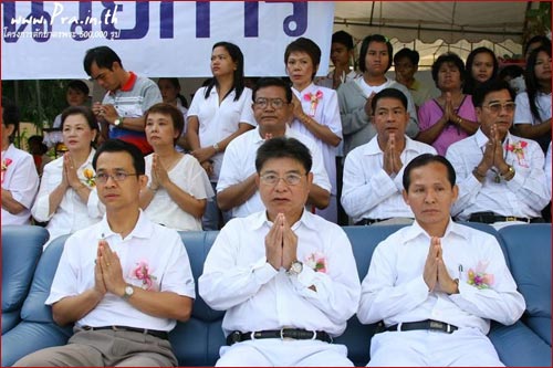 ประธานฝ่ายฆราวาสงานตักบาตร