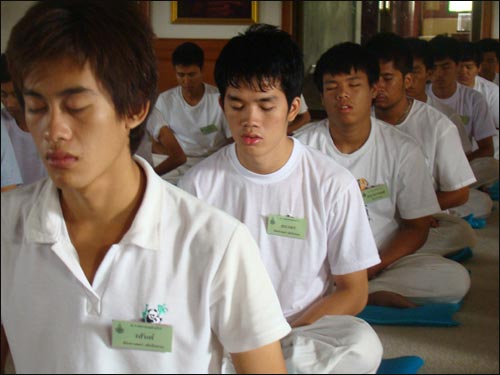 ปฏิบัติธรรม สั่งสมบุญ สร้างบารมี