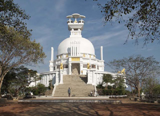 เจดีย์เพื่อสันติภาพที่ Dhauli