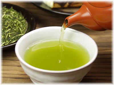 ชาเขียวมีประโยชน์มากมายหากดื่มตอนร้อน