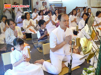 หนูน้อยร่วมสวดมนต์ทำวัตรเช้า