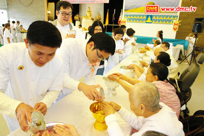 รดน้ำดำหัวผู้ใหญ่