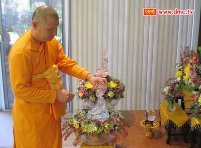 สรงน้ำพระ