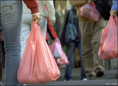 ปริมาณการใช้ถุงพลาสติกที่เพิ่มมากขึ้นทุกวัน