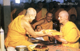 Luang Pu Sodh Candhasaro and a Western Monk