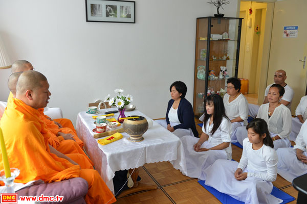 วัดพระธรรมกายสวิตเซอร์แลนด์  จัดปฏิบัติธรรม<a href=http://news.dmc.tv/%E0%B8%82%E0%B9%88%E0%B8%B2%E0%B8%A7%E0%B8%94%E0%B9%88%E0%B8%A7%E0%B8%99/%E0%B8%82%E0%B9%88%E0%B8%B2%E0%B8%A7%E0%B8%9B%E0%B8%A3%E0%B8%B0%E0%B8%8A%E0%B8%B2%E0%B8%AA%E0%B8%B1%E0%B8%A1%E0%B8%9E%E0%B8%B1%E0%B8%99%E0%B8%98%E0%B9%8C/%E0%B9%82%E0%B8%84%E0%B8%A3%E0%B8%87%E0%B8%81%E0%B8%B2%E0%B8%A3%E0%B8%9A%E0%B9%89%E0%B8%B2%E0%B8%99%E0%B8%81%E0%B8%B1%E0%B8%A5%E0%B8%A2%E0%B8%B2%E0%B8%93%E0%B8%A1%E0%B8%B4%E0%B8%95%E0%B8%A3-Change-the-World.html title='บ้านกัลยาณมิตร' target=_blank><font color=#333333>บ้านกัลยาณมิตร</font></a> ณ เมืองบาเซิ่ล